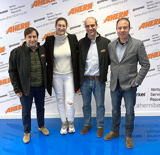 Desde la izquierda - Carlos Nieto, Ahern Iberica with Ariana Royo, Marketing Director, Uping Acces, Enrique Garcia, Ahern Iberica and Victor Cebrecos, MD, Uping Acces